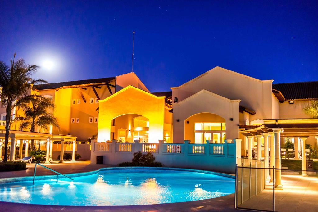 Howard Johnson Resort Spa & Convention Center Merlo Екстериор снимка
