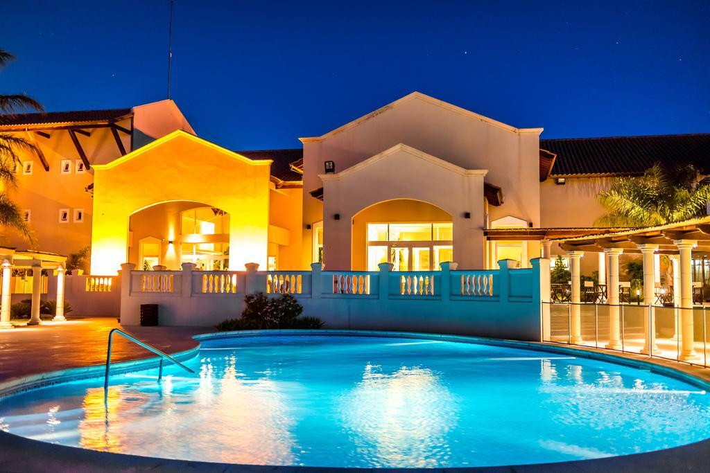 Howard Johnson Resort Spa & Convention Center Merlo Екстериор снимка