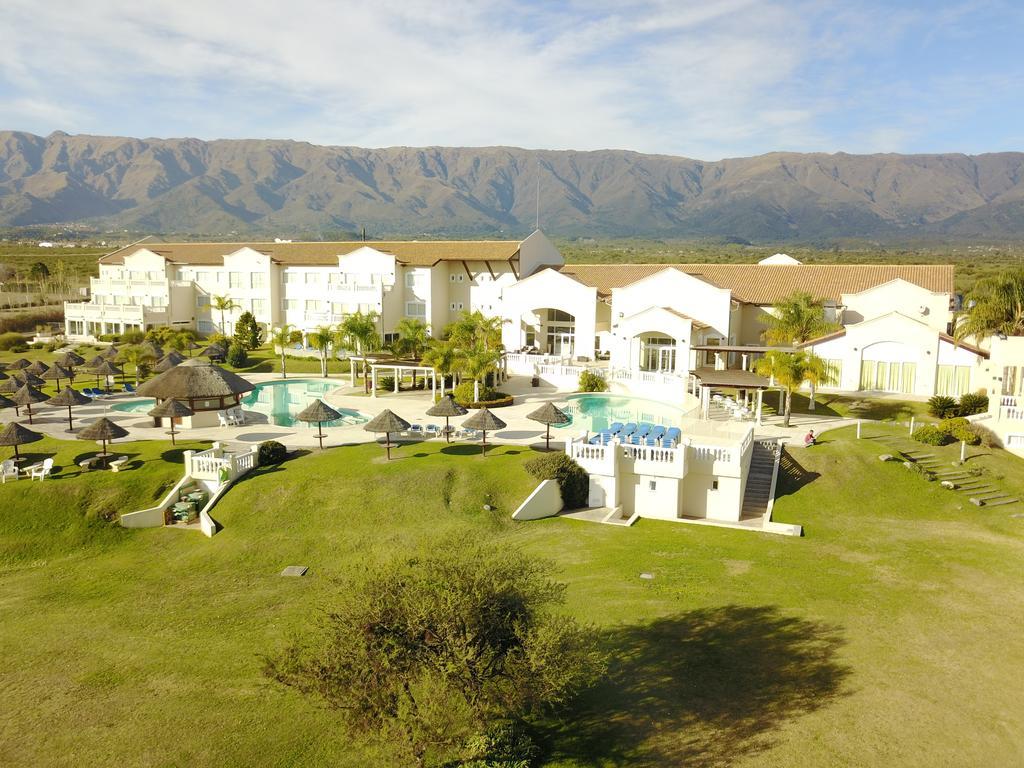 Howard Johnson Resort Spa & Convention Center Merlo Екстериор снимка