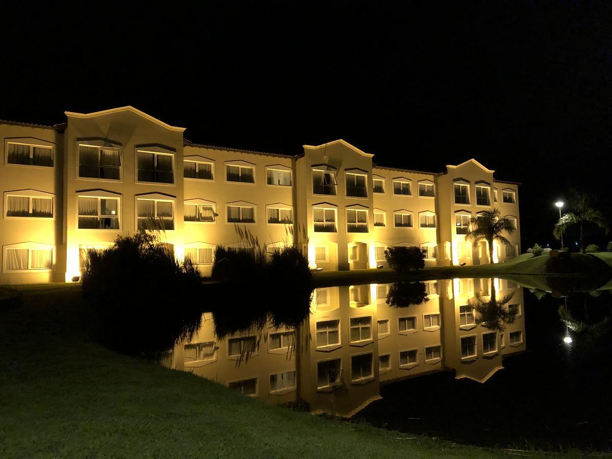 Howard Johnson Resort Spa & Convention Center Merlo Екстериор снимка